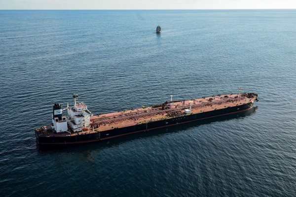 Schiffe der russischen Schattenflotte sollen künftig festgesetzt werden können. (Archivbild) - © Damien Meyer/AFP/dpa