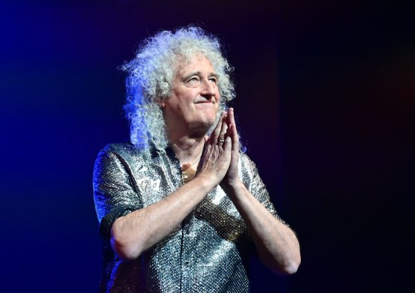Queen war nicht nur Freddie Mercury: Brian May selbst schrieb viele berühmte Songs. - © Bernd Weißbrod/dpa