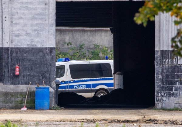 Erneut ist die Polizei im Fall des toten Fabian in der Region südlich von Güstrow aktiv. - © Jens Büttner/dpa
