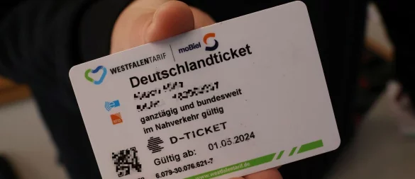 Weil beim Verkehrsunternehmen OWL-Verkehr eine neue Bankverbindung zu spät im System erfasst wurde, hatte Famile Dogan viele Probleme mit dem Deutschlandticket. - © Marco Hilla