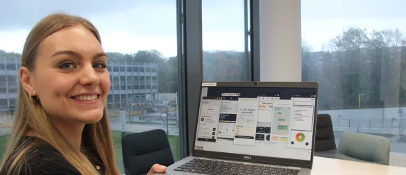 Die Bielefelder Jura-Studentin Patricia Sommer zeigt den Prototyp der Lern-App von "Lexmea". - © Carolin Nieder-Entgelmeier