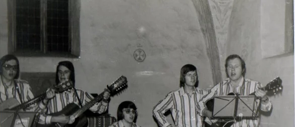 Sie rockten in den 1970ern die Alexanderkirche als erste CVJM-Band: Michael Heitholt, Gottfried Hoffmann, Bernd Oberschelp, Gerald Burkart und Karl Ritterbusch. - © Repros: Horst Biere / Quelle: Sammlung Oberschelp