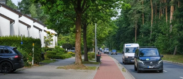 Der Senner Hellweg wurde vor rund fünf Jahren von Grund auf erneuert. Jetzt werden für die Anlieger hohe Gebühren fällig. - © Andreas Zobe