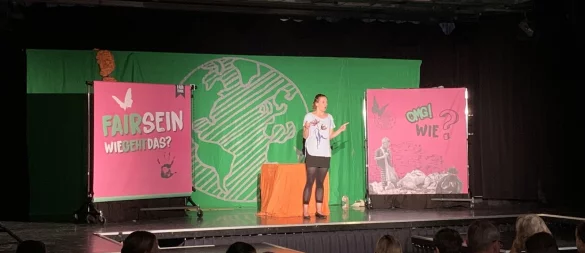 Schauspielerin Astrid Fischer begeisterte die Schülerinnen und Schüler
der Realschule Lemgo und der Karla-Raveh-Gesamtschule. - © Alte Hansestadt Lemgo