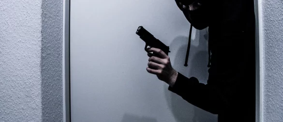 Ein Mann hat mit einer Schusswaffe die Q1-Tankstelle in Heidenoldendorf überfallen. - © Symbolfoto: Pixabay