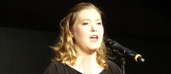 Kann auch Arie: Fee Brembeck. - © Axel Bürger