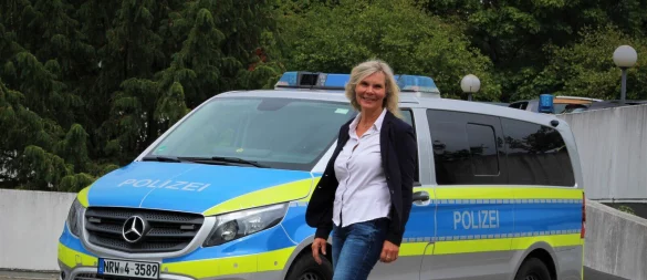 Susanne Wiesinger ist seit 43 Jahren bei der Polizei. Vor 43 Jahren startete sie ihre Ausbildung – und war eine der ersten Polizistinnen im Land. - © Lukas Brekenkamp