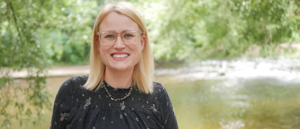 Kim Neef auf dem Gelände des Umweltzentrums Heerser Mühle. - © Felix Neef