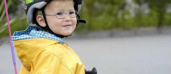 Wer in OWL einen Augenarzt für sein Kind braucht, wartet bis zu einem Jahr auf einen Termin. Für die Sehkraft kann das lebenslange Folgen haben. - © picture alliance / dpa-tmn