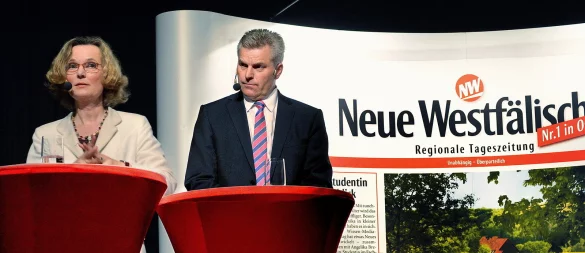 Da war sie noch Bürgermeisterin. Ursula Herbort und ihr Herausforderer Dirk Becker, dem sie bei der Wahl unterlag, bei der Podiumsdiskussion im Vorfeld der Wahl 2015. Foto: Barbara Franke - © Barbara Franke