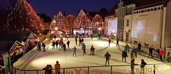 In diesem Jahr kommt die Eisbahn zurück in den Lippegarten. - © Lemgo Marketing