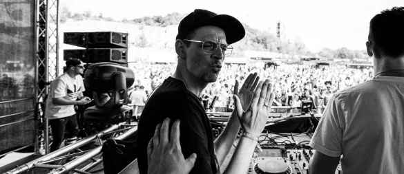 DJ Dezibl Bolinger steht für grenzenlose tanzbare Housemusik. Er hat bereits
mit Legenden wie "CeCe Rogers", "Purple Disco Machine" und "Studioheist"
zusammengearbeitet. - © Fotorechte: Daniel Bolinger