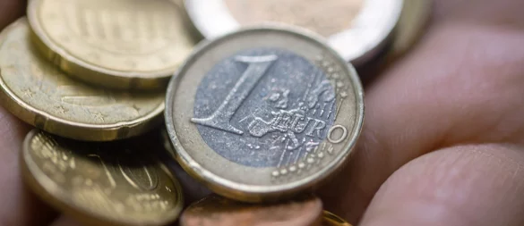 Die Debatte um die Rente prägt aktuell die Schlagzeilen im Land. Auch die Arbeitgeber in NRW stellen eine Forderung. - © Fernando Gutierrez-Juarez/dpa