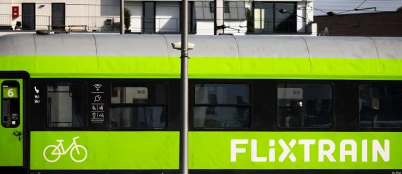 Der Anbieter Flixtrain hat sein Angebot ausgebaut. Der Ausbau fokussierte sich dieses Mal auf andere Bundesländer, aber auch Städte und Gemeinden in OWL profitieren. - © Rolf Vennenbernd/dpa