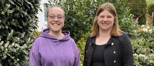 Mut zum Unternehmertum: Rikarda Thelen (links) und Christina Flöter, Moderatorin des Gründungsforums. - © IHK Lippe zu Detmold