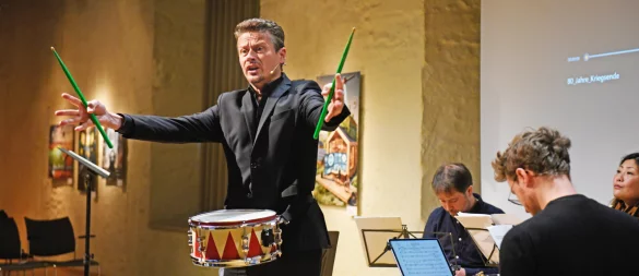 Roman Knižka verleiht den Beiträgen die notwendige Dramatik. - © Nicole Ellerbrake