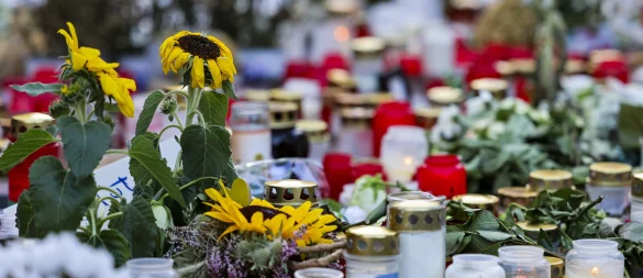 Bei dem Anschlag in Solingen waren im Sommer 2024 drei Menschen ums Leben gekommen. Ein Untersuchungsausschuss befasst sich mit möglichen Behördenfehlern. - © dpa