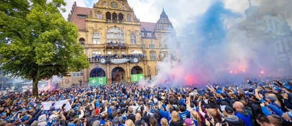 Arminia-Meisterfeier in der Stadt. - © Mike-Dennis Mller