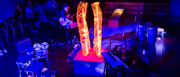 Musik und Licht: Die deutsch-niederländische Band Yenga und das Bochumer Lichtkunst-Duo „scheinzeitmenschen“ gastieren in der Christuskirche. - © Anke Doerschlen