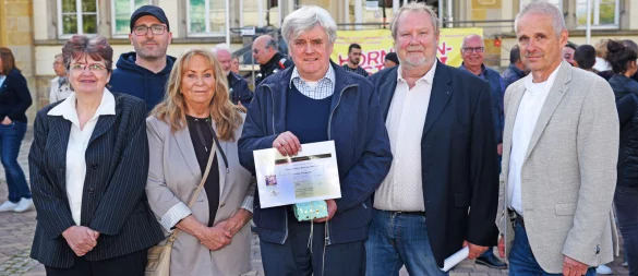 v.l. Dagmar Seifert (Jurymitglied), Christian Klute (Vorsitzender des TV Horn-Bad Meinberg), Bianca Kompalla (stellvertretende Vorsitzende Integrationsbeirat), Preisträger Friedrich-Wilhelm Runte, Andreas Michel (Vorsitzender des Integrationsbeirats) und Bürgermeister Heinz-Dieter Krüger - © Nicole Ellerbrake