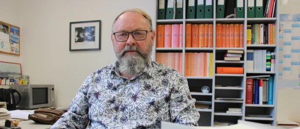 An seinem vorletzten regulären Arbeitstag lädt Oberstaatsanwalt Ralf Vetter zum Abschieds-Interview. Bei der Staatsanwaltschaft Detmold war der 66-Jährige vor allem für die Verfolgung politischer Straftaten zuständig. - © Janet König