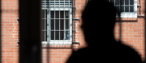 Die Peinigungen im Gefängnis verfolgen Fabien O. bis heute, sagt seine Verteidigerin. - © Friso Gentsch/dpa