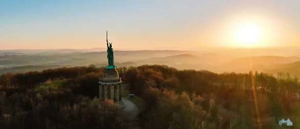 Ausgerechnet zum Tag der Deutschen Einheit will eine rechte Gruppierung eine "patriotische Wanderung" zum Hermann unternehmen. De lippische Polizei ist vorbereitet. - © Landesverband Lippe/Polizei Lippe