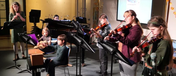 Das Herbstkonzert der Musikschule bietet unter anderem mit dem Orchester Kunterbunt unter Leitung von Janine Dahlmann facettenreiche Klangfarben. - © Thomas Krügler