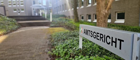 Jugendrichterin Michelle Wichmann, Richterin am Amtsgericht Blomberg, setzt bei jugendlichen Straftätern auf ein Aussteigerberatungsprogamm als gerichtliche Auflage. Gerade für den Kreis Lippe sei das Projekt bedeutsam, sagt sie. - © Janet König