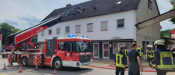 Einsatz für die Extertaler Feuerwehr in der Bahnhofstraße. - © Vasco Stemmer