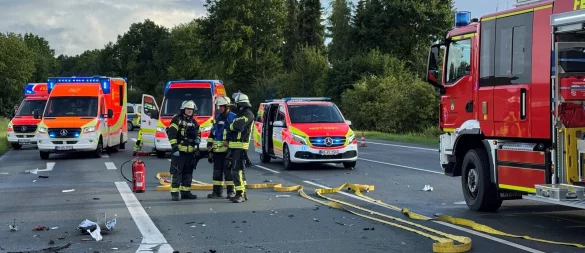 Auf der Ostwestfalenstraße bei Maspe hat sich ein schwerer Unfall ereignet. - © Feuerwehr Blomberg