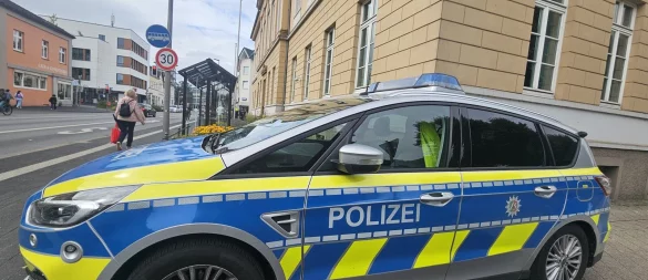 Am letzten Prozesstag rund um den Fall einer in ihrer Badewanne getöteten Salzuflerin herrschen strenge Sicherheitsvorkehrungen. Bei den vergangenen Verhandlungstagen hatte es Tumulte zwischen Angehörigen gegeben. - © Janet König