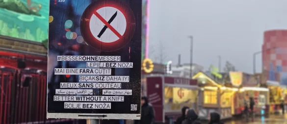 Der Slogan "Besser ohne Messer" ist für die Plakate zur Kampagne auf Arabisch, Persisch, Türkisch, Rumänisch, Serbisch, Polnisch, Englisch und Französisch übersetzt worden. Im Jahr 2024 startete die Kampagne erstmals - dieses Jahr wird es sie wiedergeben. - © Janet König