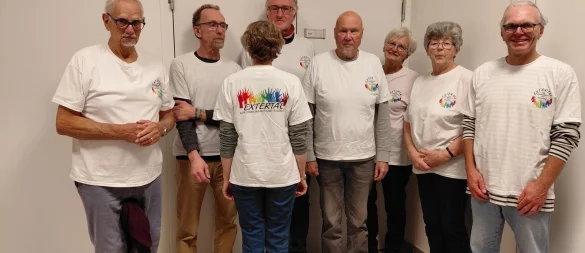 Zur konstituierenden Sitzung des Rates kamen einige der Mitglieder in ihren T-Shirts. - © Fotorechte: Demokratiebündnis