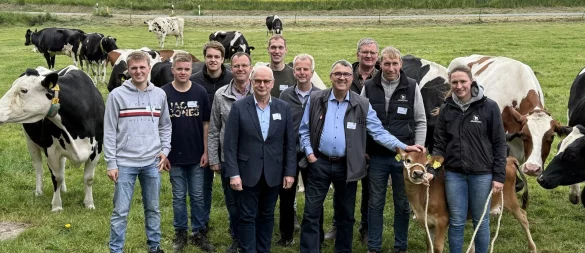 Timo Barrenpohl (v.l.), Mikka Wißmann, Lukas Koch, Andreas Westermeyer, Hubertus Beringmeier, Patrick Nölker, Hermann Dedert, Antonius Tillmann, Jost-Heinrich Grothaus, Martin Nölker und Carina Nölker glauben an die Zukunft ihres Berufs. - © Carolin Nieder-Entgelmeier