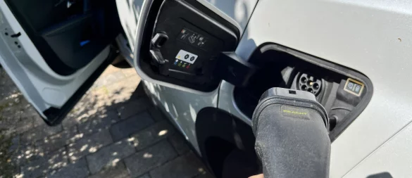 Viele Lemgoer laden ihr E-Auto an der heimischen Wallbox. - © Till Brand