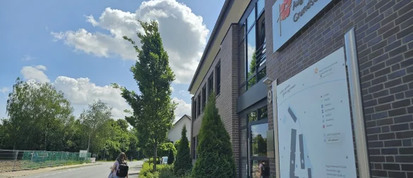 Ursprünglich sollten die AHF-Grundschule und die Kita an das geplante Schulzentrum an der Breitenheider Straße angedockt werden. Mittlerweile ist das aber nicht mehr Thema: Kita und Grundschule bleiben in Ehlenbruch. - © Astrid Sewing
