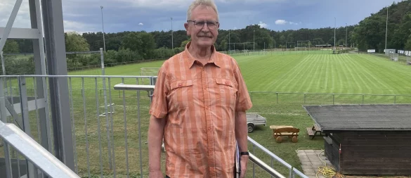 Lieblingsplatz von Gottfried Dennebier ist das Freizeitgelände Schlingsbruch. Kein Wunder, der Bürgermeisterkandidat ist dem Fußball seit Jahrzehnten eng verbunden. - © Cordula Gröne