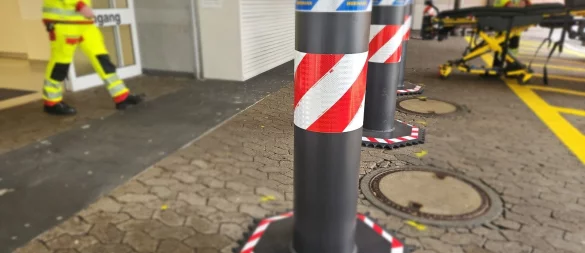 Fünf Anti-Terror-Sperren sichern seit Kurzem die Notaufnahme am Klinikum Lippe in Detmold. - © Janet König