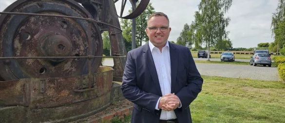 Die Frage nach dem Lieblingsort? Da hat der Bürgermeisterkandidat Frederik Topp (CDU) ganz fix eine Antwort parat: Das Ziegeleimuseum in Lage besucht er oft. - © Astrid Sewing