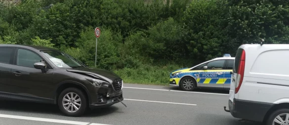 Zwei Autos sind auf der Nalhofstraße zusammengestoßen. - © Sylvia Frevert