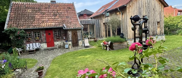 Zum Tag der Architektur zeigen Malte Rinkens und Beate Rolf in Westenholz ihr außergewöhnliches Doppel-Haus, das mit dem Architekturbüro Gröne entstanden ist. - © Jens Reddeker