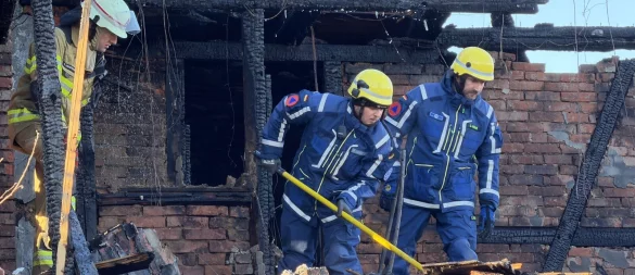Vorsichtig hatten Einsatzkräfte des THW den Schutt abgeräumt. - © Die Blaulichtfotografen
