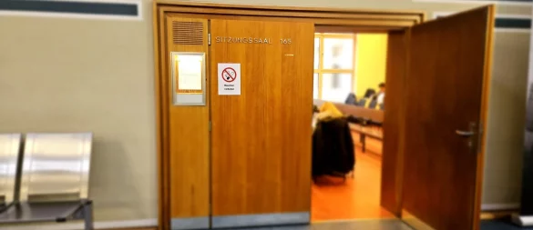 Kommende Woche müssen sich eine Mutter (37) und ihr Liebhaber (50) vor dem Landgericht Detmold verantworten. Die Frau soll ihre eigene Tochter gegen Geld zu sexuellen Handlungen angeboten haben. - © Janet König