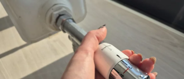 Die Heizung ist aufgedreht, warm wird sie allerdings nicht. Eine unangenehme Situation. - © Symbolbild: Lorraine Brinkmann