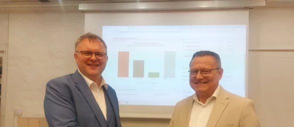 Swen Horstmann (SPD, links) und Marco Müllers (parteilos) lagen von der Anzahl der Stimmen sehr dicht beieinander. Sie treten in zwei Wochen zur Stichwahl an. - © Michaela Weiße