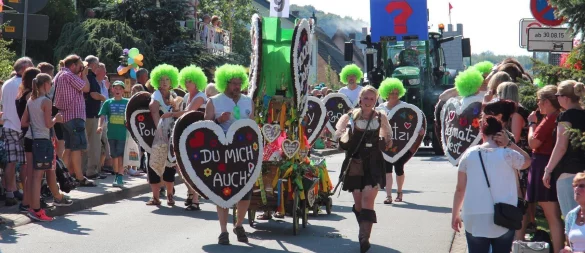 Beim Heimatfest wird es wieder einen großen Festumzug am Sonntag geben - so wie hier im Jahr 2015. - © Archivfoto: Till Brand