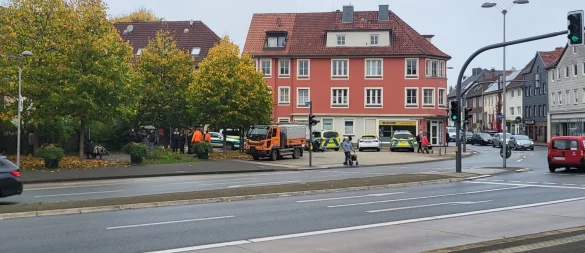 Etliche Einsatzwagen und auch die Stadtreinigung sind am Donnerstag am Hasselter Platz gewesen und haben damit für Aufsehen gesorgt. - © Jana Beckmann