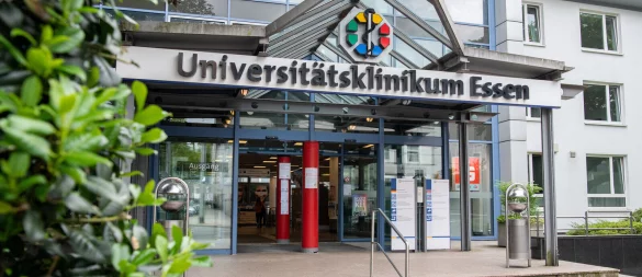 Auf der Intensivstation des Universitätsklinikums Essen soll ein Detmolder Arzt den Tod von drei seiner Patienten mit der Gabe von Medikamenten in tödlicher Dosis herbeigeführt haben. In zwei Fällen ist er rechtskräftig verurteilt. - © picture alliance/dpa