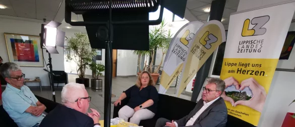 Martin Hostert (von links) und LZ-Chefredakteur Dirk Baldus fühlen Ilka Kottmann und Meinolf Haase auf den Zahn. - © Jörg Hagemann